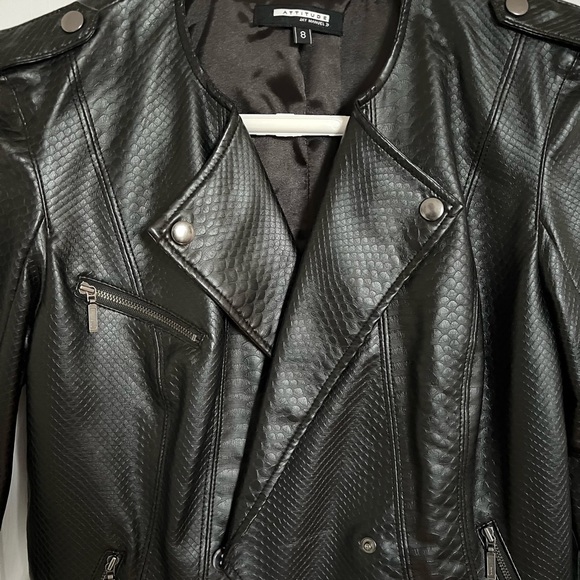 Leather jacket - Picture 3 of 3